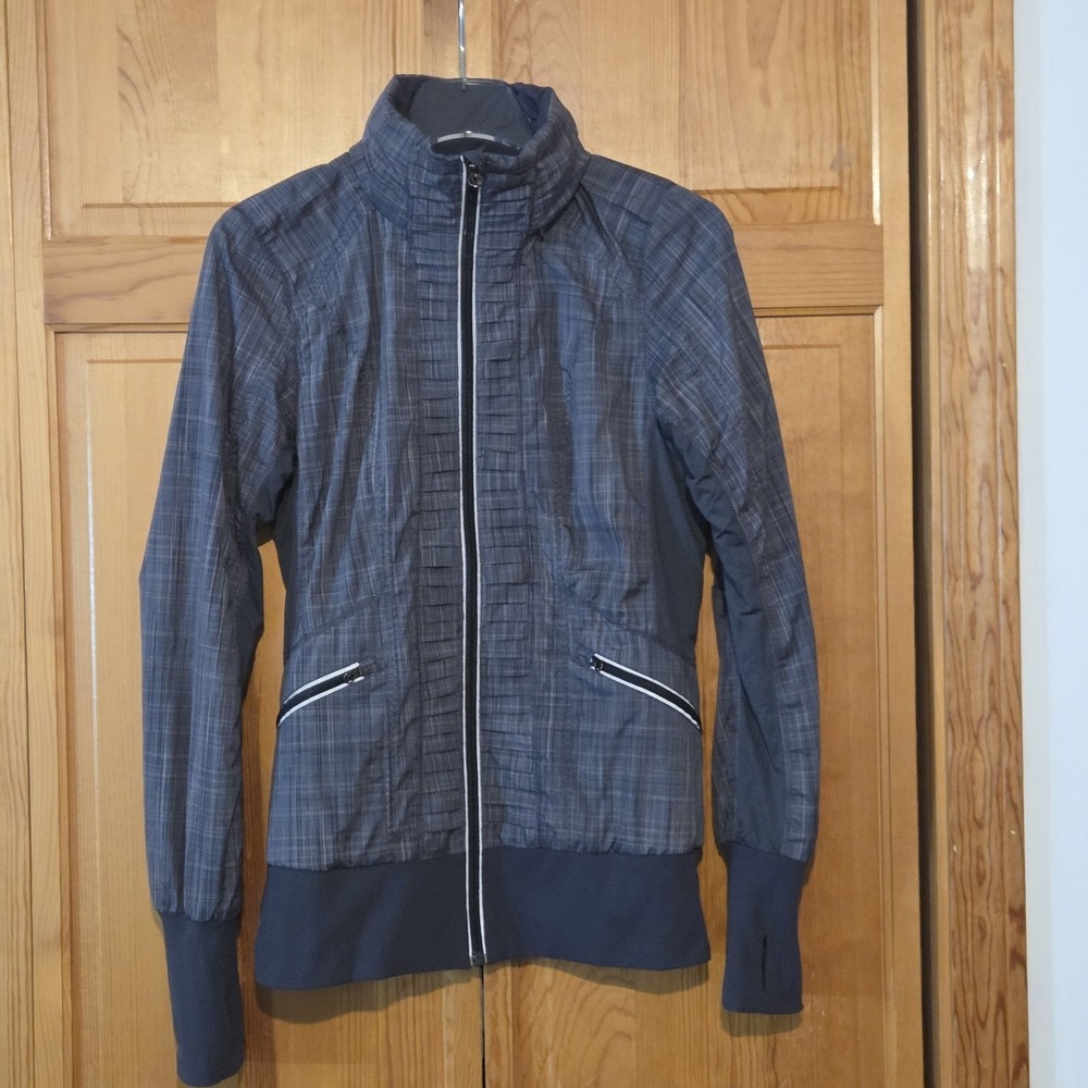Lululemon Dance Studio Jacket III Size 6 Grey Plaid Pleated Zip Up